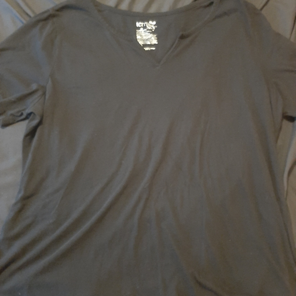 Terra & sky v-neck tshirt